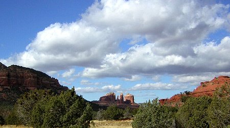 Cathedral Rock seen from the Bell Rock Path